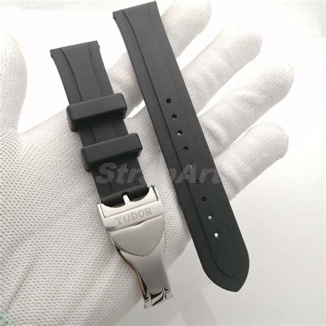 tudor oem rubber strap.